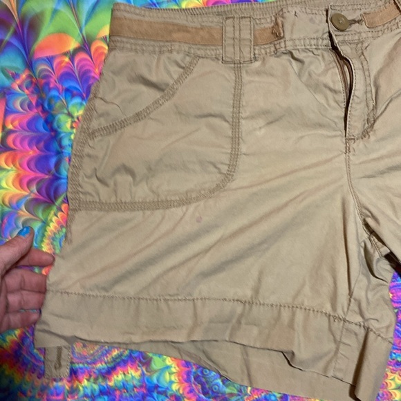 Women’s 14 FADED GLORY khaki shorts inseam 6” measurement laying flat is 19” - Picture 6 of 10